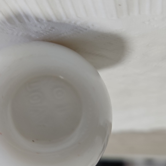 Vintage Avon "Dapper Snowman" glass decanter - Picture 3 of 3